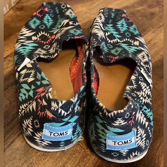 Tribal Print Toms - Picture 3 of 4